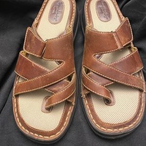 Brown Landing-Sandals,‎ brown with buckle - Size:9M